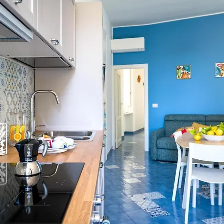 Blue Carlotta Таормина