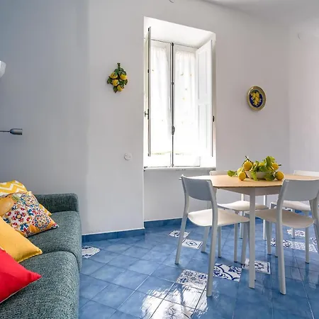 Blue Carlotta Apartment *