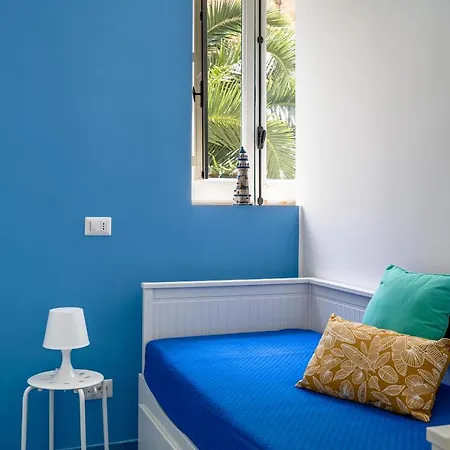 Blue Carlotta Apartment *