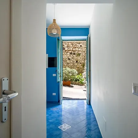 Apartment Blue Carlotta *